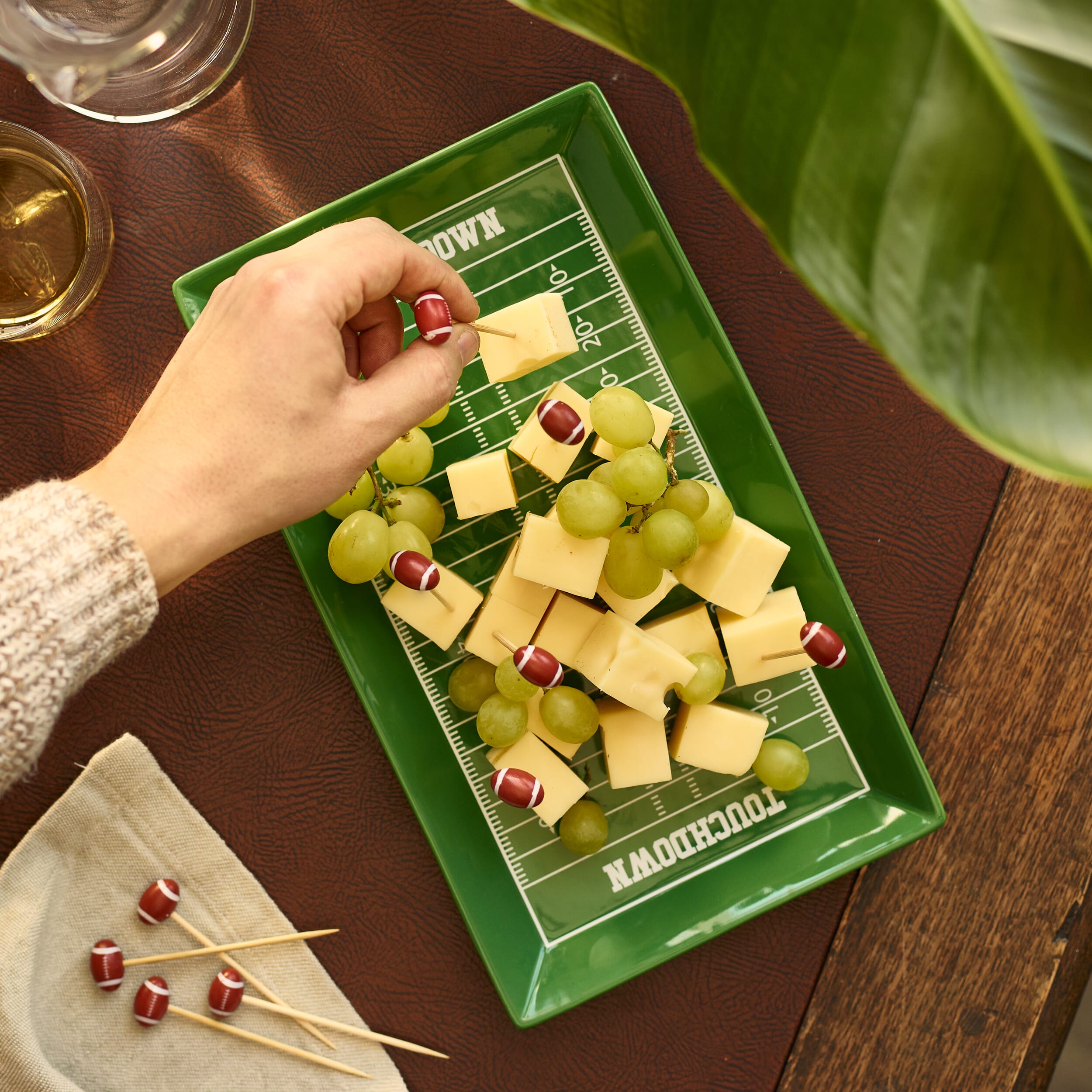 Football Teller mit Spielfeld für Snacks