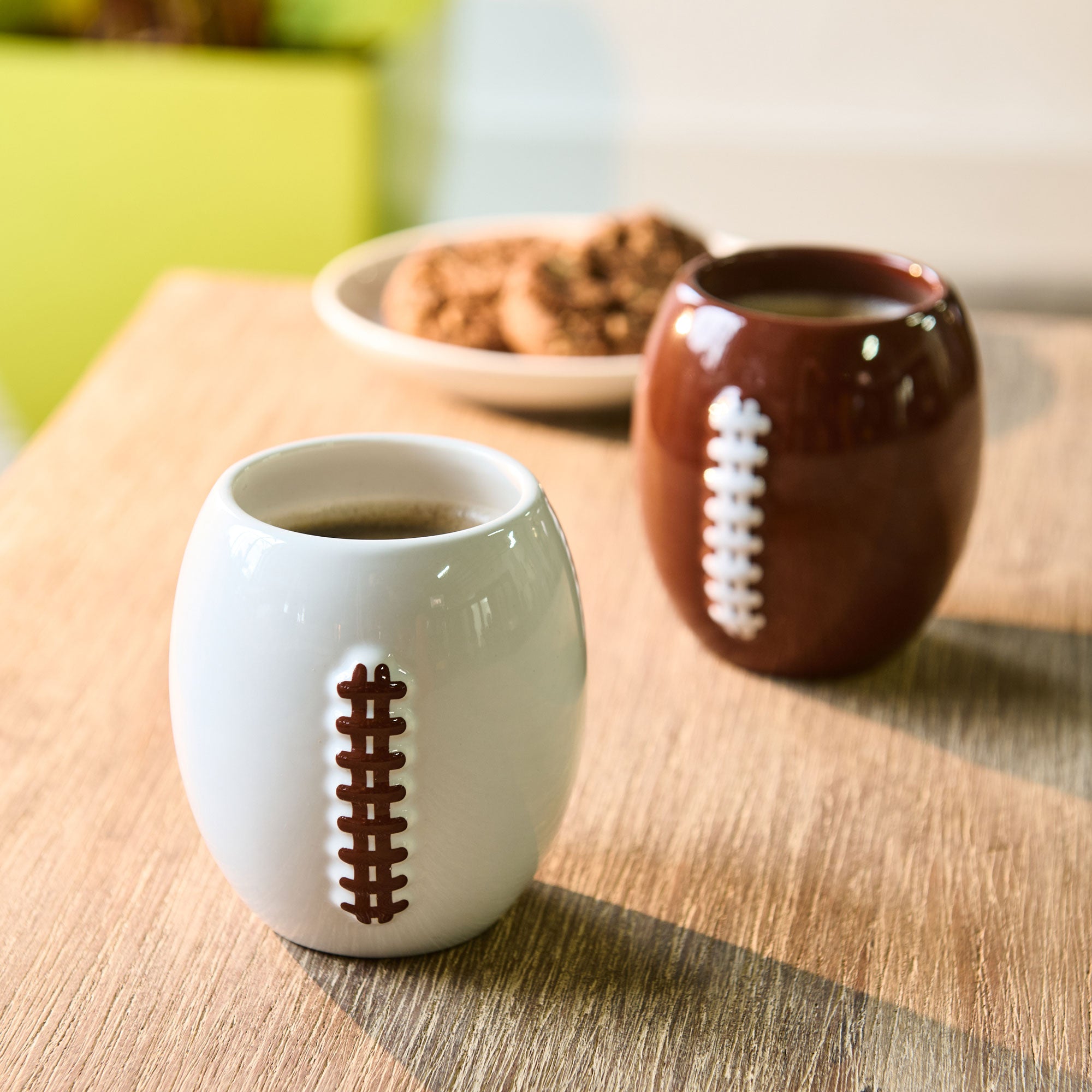 American Football Tassen in braun und weiß