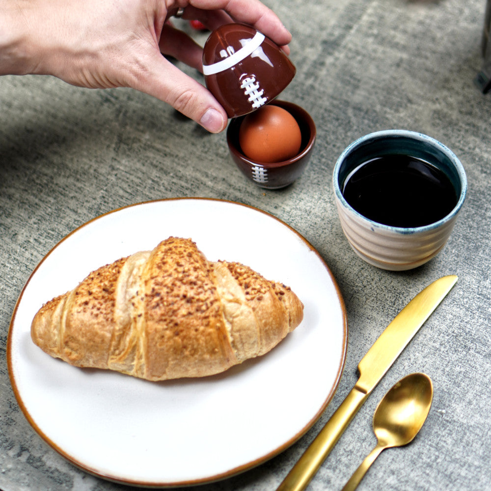 Football Eierbecher aus Keramik mit Deckel