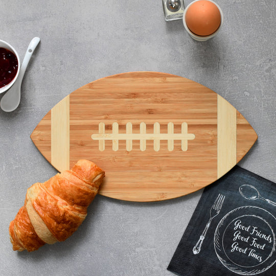 Frühstück Football Brettchen mit Ei und Croissant