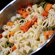 Football Nudeln in Helm und Spielball Form