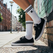 Weiße Tennissocken mit Football Helm gestickt